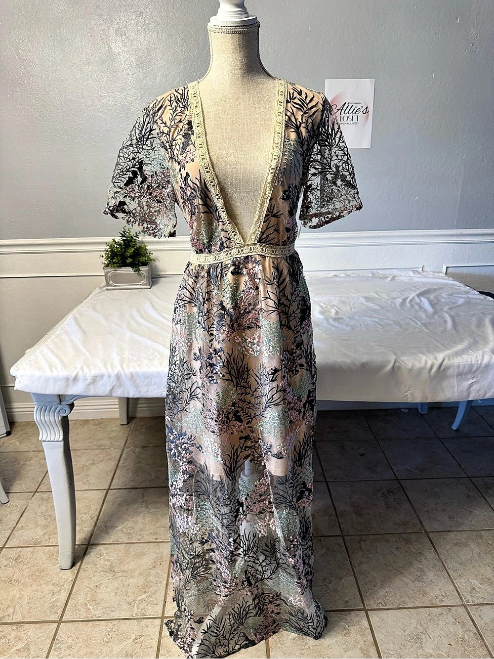 Sexy sheer Floral Embroidered Maxi Dress in Pink & Black Like New -Large -